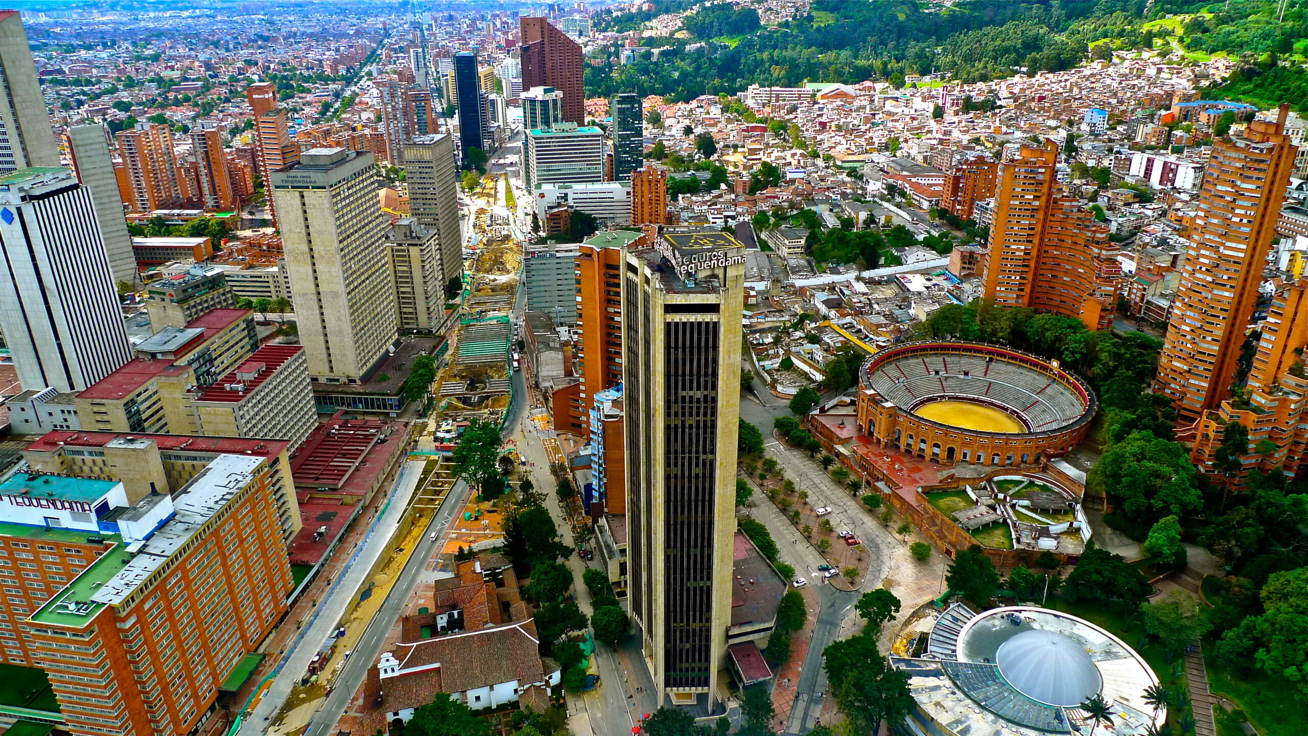 Recorriendo Bogotá y Guayaquil