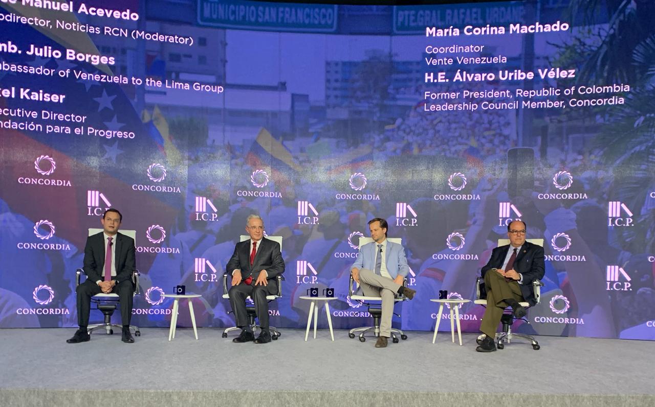 Axel Kaiser expone junto a Álvaro Uribe y Maria Corina Machado en Colombia