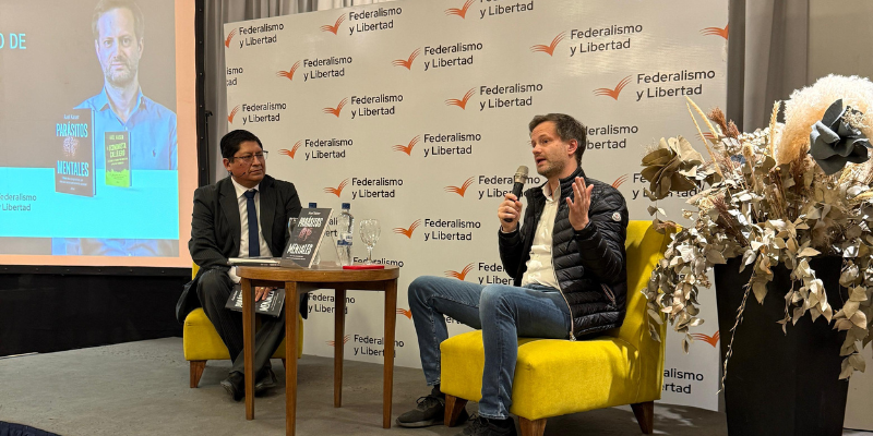 Axel Kaiser presenta «Parásitos mentales» en Argentina