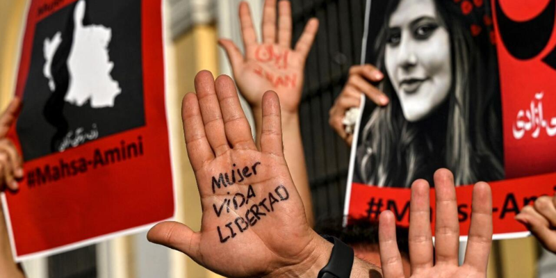 La complicidad feminista con la teocracia machista