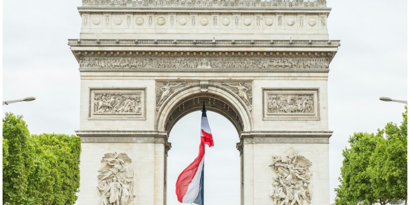 Los franceses trabajan para el Estado, no les copiemos